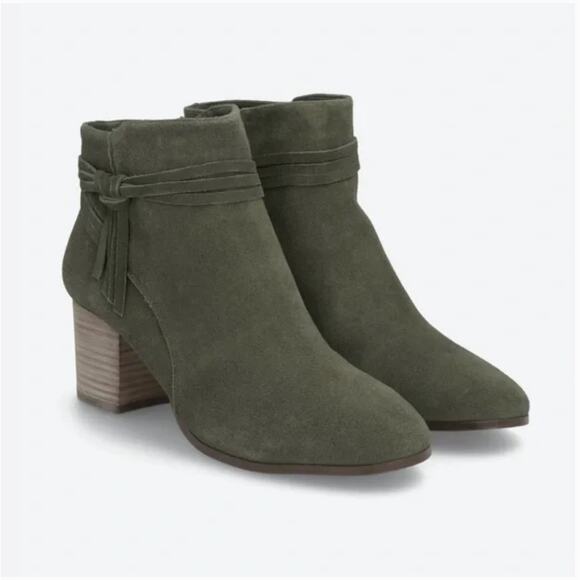 Violet & Red Jenna Suede Bootie 9 NWT Boot Ankle Boho Western Tassel Olive Green - Picture 1 of 6